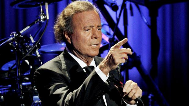 Julio Iglesias anuncia nueva gira: estos son los rumores que le acompañarán en el escenario