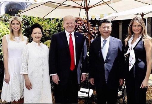 Los Trump con Xi Jinping y su esposa en Florida