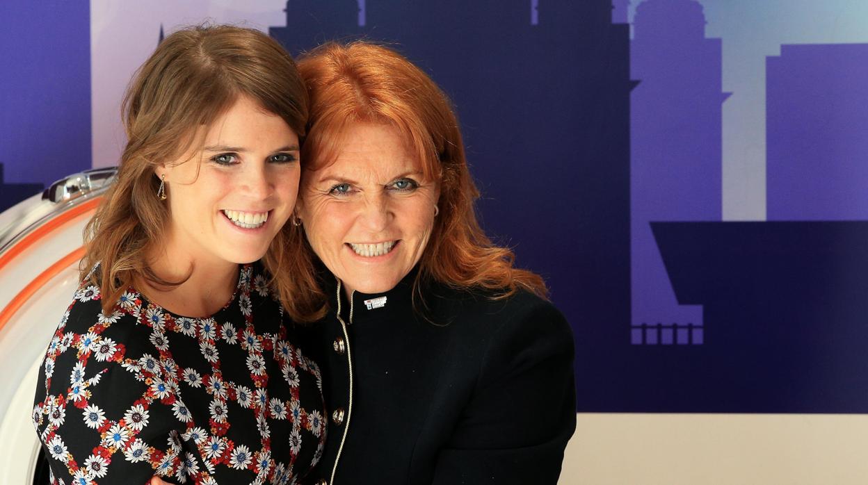 Eugenia de York junto a su madre, Sarah Ferguson