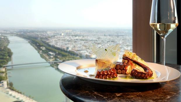 Así es la carta del restaurante El Duende y sus vistas desde la Torre Pelli