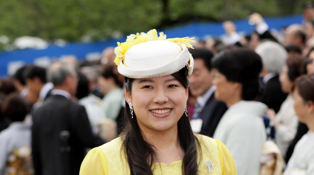 La princesa Ayako de Takamado renuncia a sus privilegios reales por amor