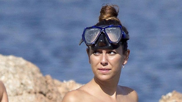 Inundan de comentarios machistas unas fotos de Blanca Suárez en la playa