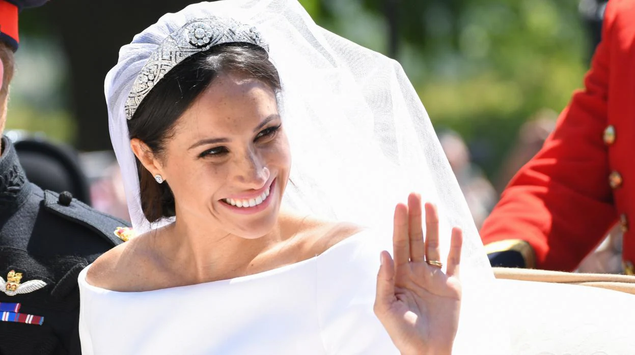 La tiara que Meghan Markle lució en su boda puede ser tuya por 35 euros