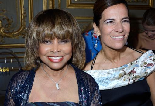 Tina Turner en la fiesta para Giorgio Armani Prive Haute Couture en París