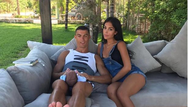 Las vacaciones griegas de Cristiano Ronaldo: así es el lujoso resort de 3.000 euros la noche donde se aloja