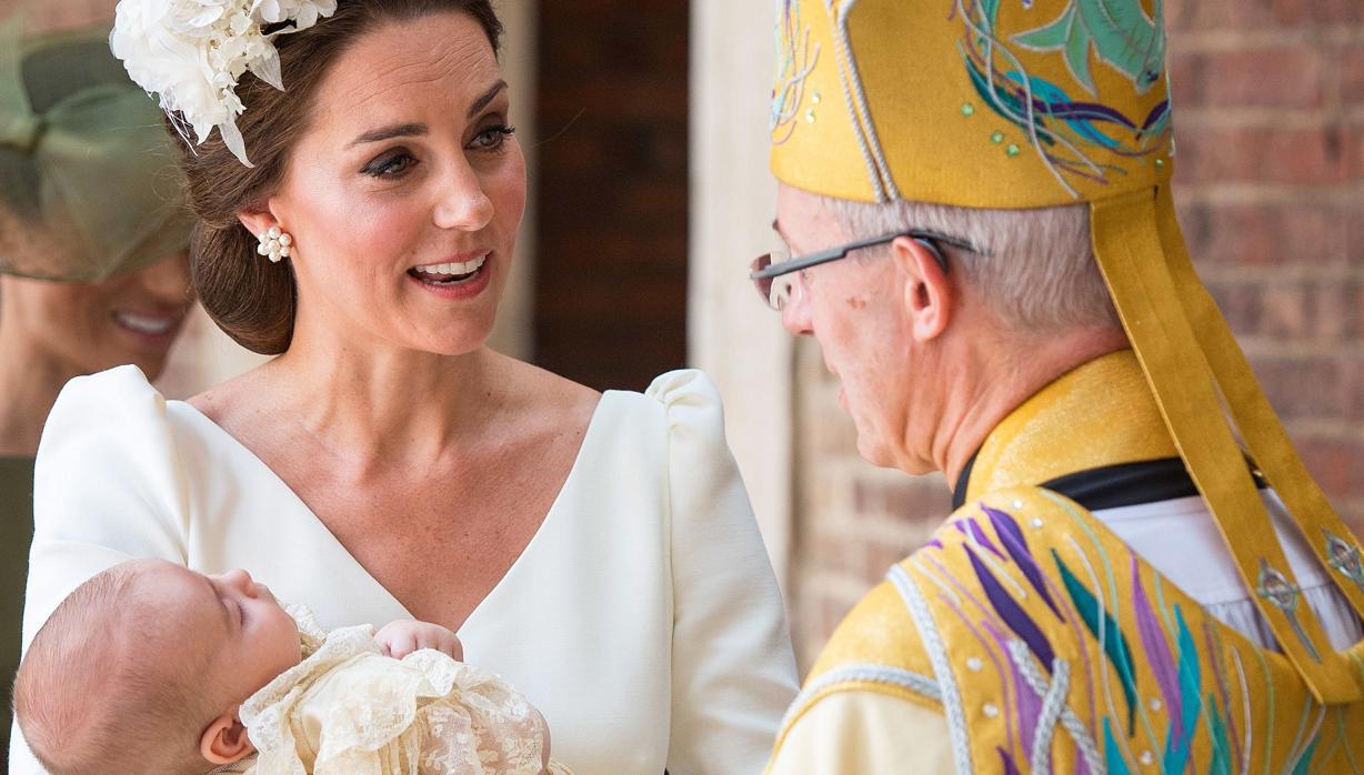 Los duques de Cambridge sirvieron la tarta de su boda en el bautizo del Príncipe Luis