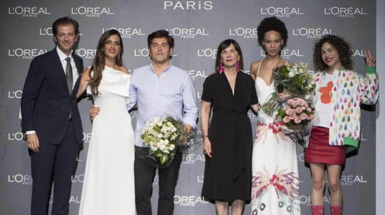 De izquierda a derecha Gregory Recoing, director general de L'Oreal París;, Sara Carbonero, Jorge Vázquez, Charo Izquierdo, Afrodita Dorado y Comisa