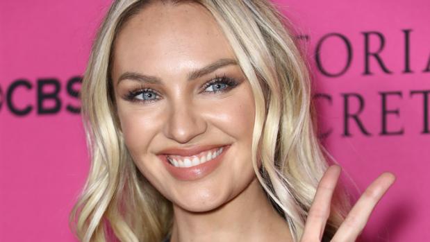 Candice Swanepoel, criticada por su figura postparto