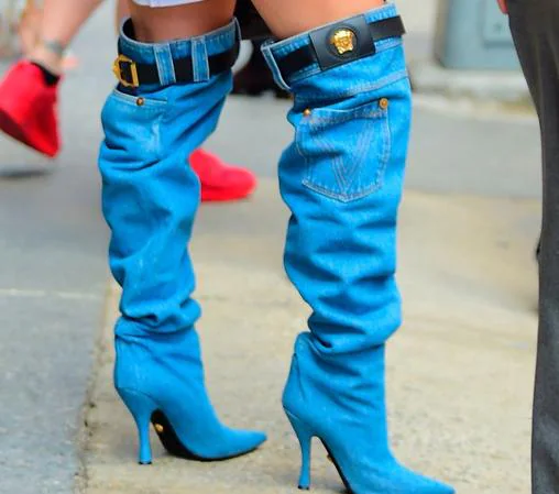 Las botas mosqueteras Versace que lució Jennifer Lopez