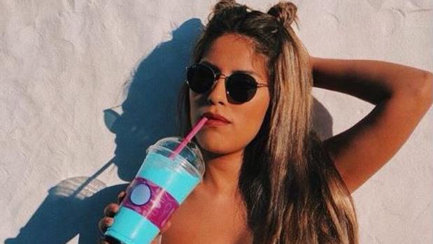 Graban desnuda a Chabelita en una piscina con un nuevo chico