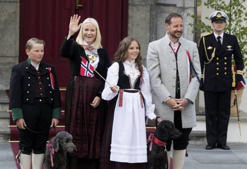 La Familia Real noruega, con sus perros