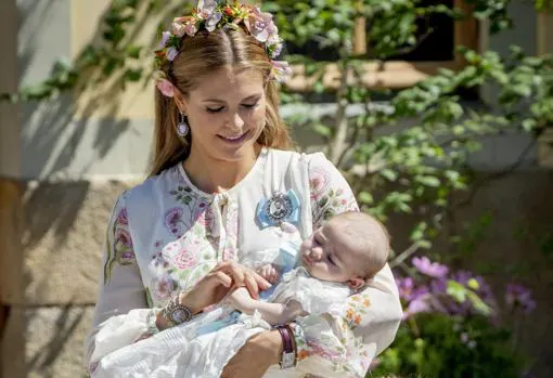 La princesa Magdalena con su hija pequeña, la princesa Adriana