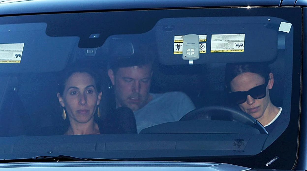 Jennifer Garner lleva a Ben Affleck a una clínica de rehabilitación acompañada de una amiga