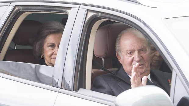 Don Juan Carlos asistirá al bautizo del hijo de María Zurita