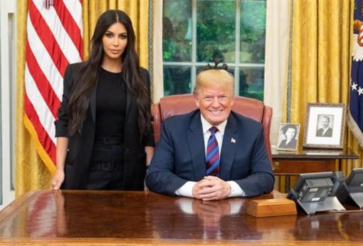 Kim Kardashian en el Despacho Oval con Donald Trump