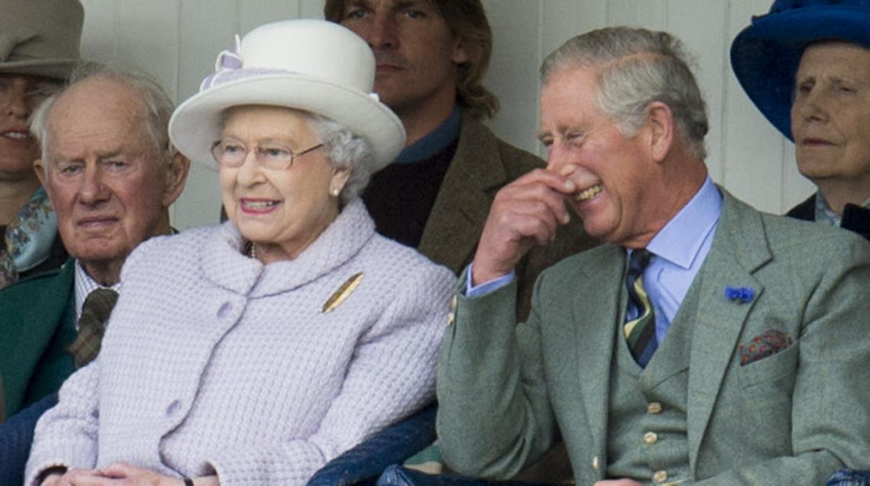 Isabel II le prepara a Carlos de Inglaterra una fiesta por su 70º cumpleaños