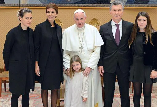 La familia presidencial, en su visita al Papa Francisco