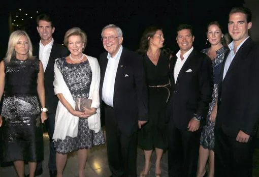 Los reyes Constantino y Ana María de Grecia, junto al príncipe Pablo y su mujer Marie-Chantal, los príncipes Felipe y Teodora y la princesa Alexia y Carlos Morales
