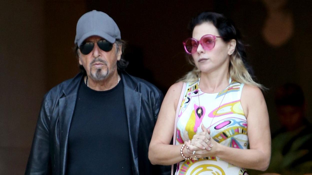 Al Pacino y Meital Dohan en West Hollywood, California