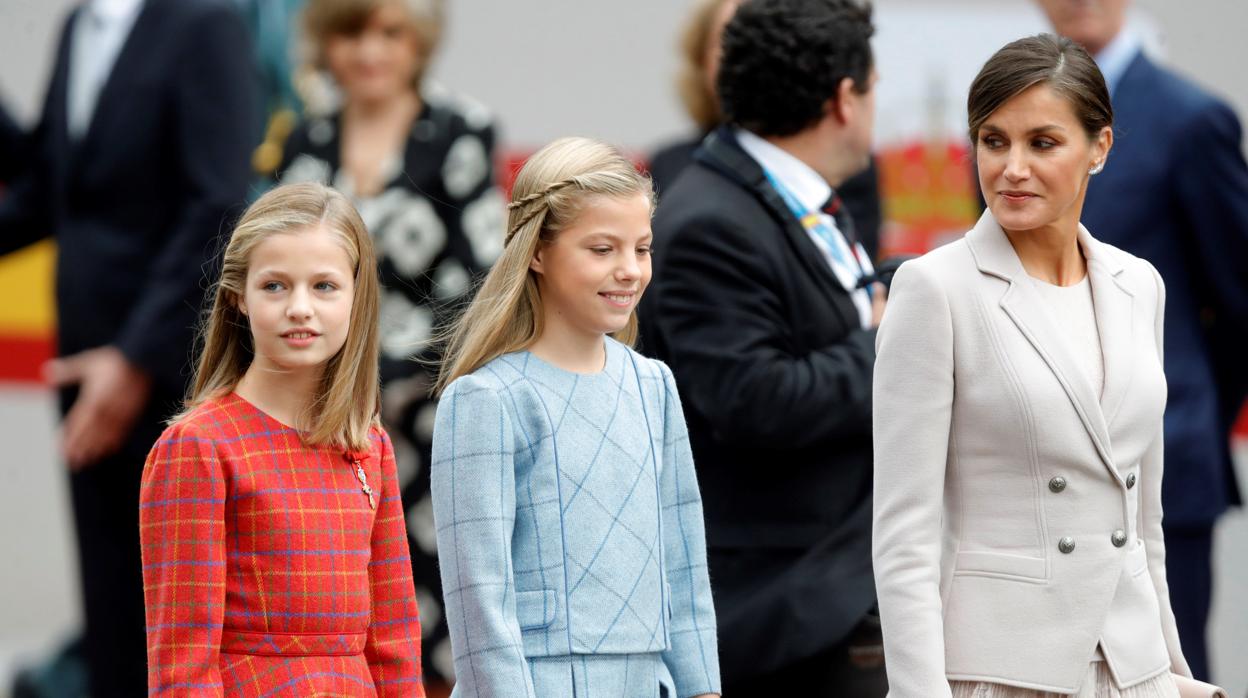 La Reina Letizia y sus hijas, la Princesa Leonor y la Infanta Sofía