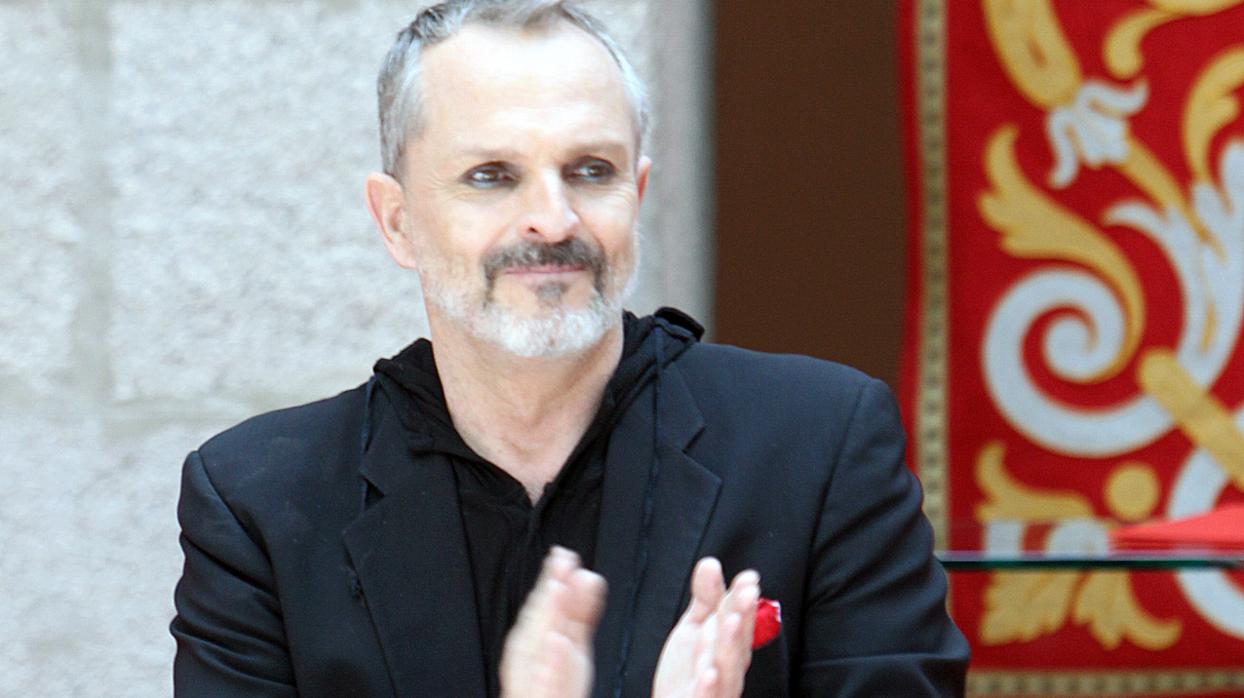 Miguel Bosé inicia su nueva vida en México con dos de sus hijos y 11 maletas