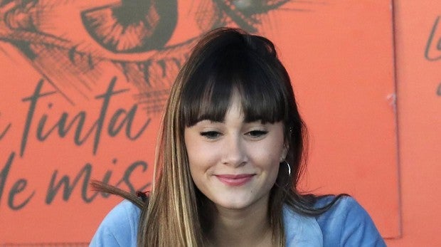 Aitana pide perdón tras ser acusada de «robar» una imagen de internet para su libro