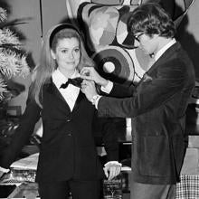 Catherine Deneuve corta el hilo con YSL