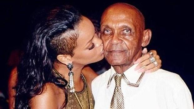 El divertido baile de Rihanna con su abuelo que se ha hecho viral