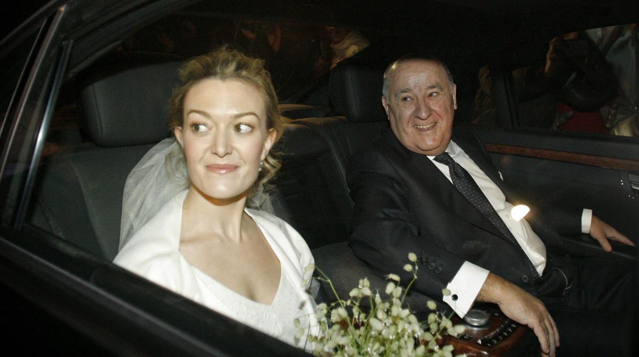 Marta Ortega, acompañada por su padre, Amancio Ortega