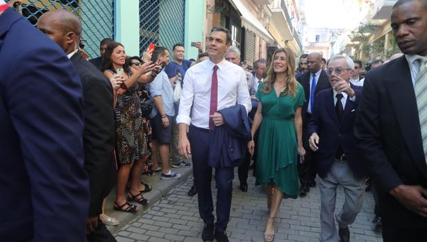 Begoña Gómez repite vestido: de las calles de Cádiz con Merkel a Cuba con Pedro Sánchez