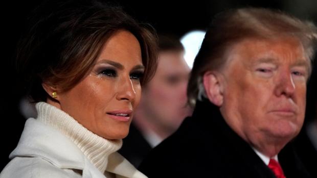 Melania Trump, emocionada en el tradicional encendido del árbol de Navidad