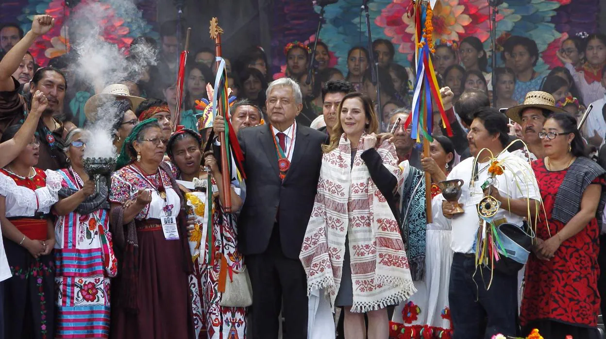 El presidente de México, Andrés Manuel López Obrador, junto a su esposa, Beatriz Gutiérrez Müller, este sábado