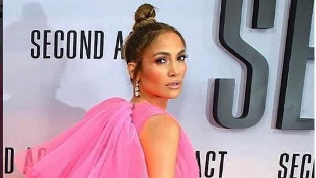 El arriesgado vestido de boda de Jennifer Lopez