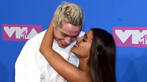 Ariana Grande y Pete Davidson asisten a los MTV Video Music Awards 2018, en Nueva York