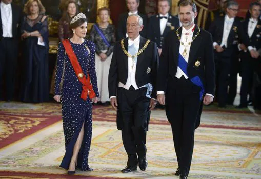 Este es el mejor look de la Reina Letizia en 2018, según la prensa francesa