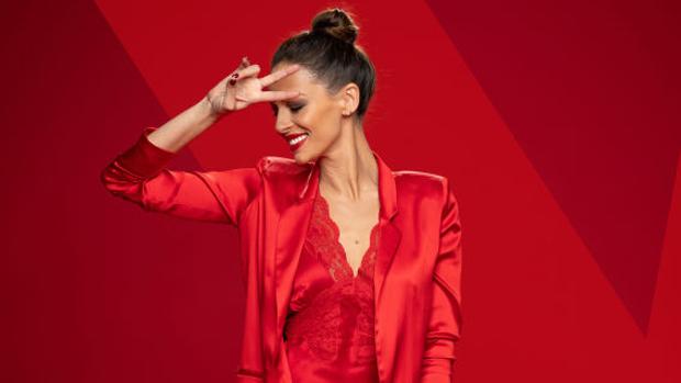 Los primeros looks de Eva González como presentadora de «La Voz»