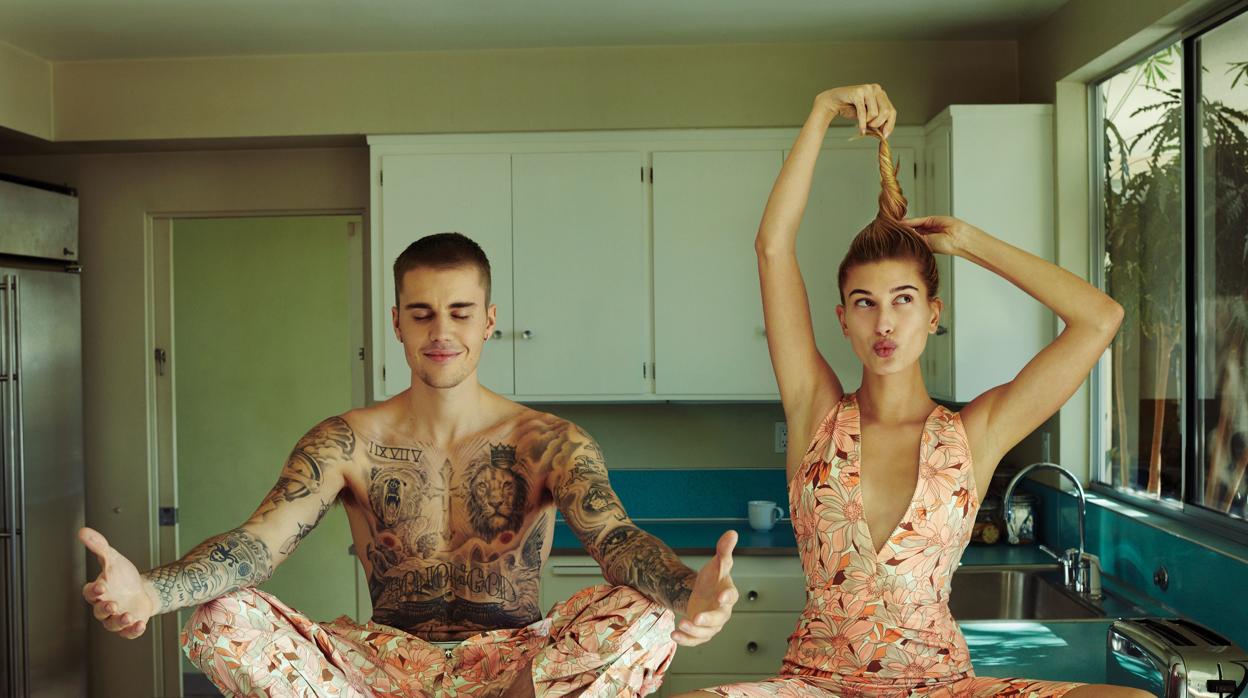 Hailey Baldwin y Justin Bieber en una de las instantáneas de la entrevista