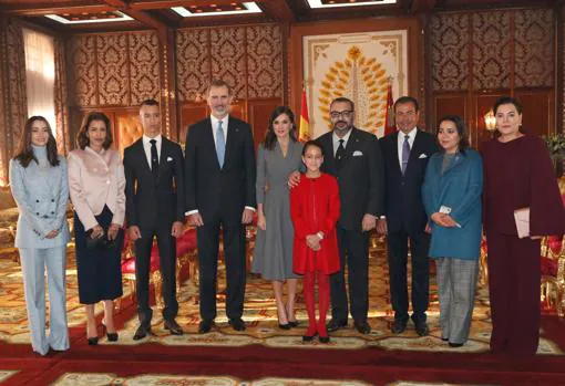 Los Reyes Don Felipe y Doña Letizia con la Familia Real de Marruecos