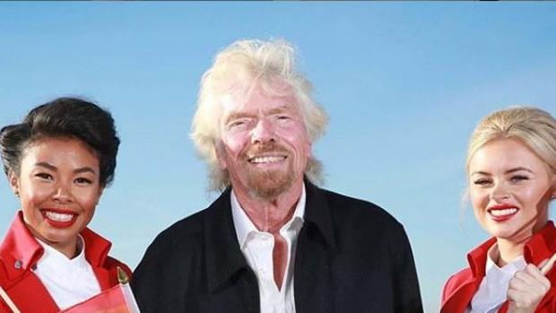 Richard Branson libra a sus azafatas de Virgin del maquillaje