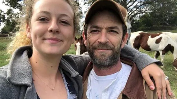 La hija de Luke Perry se derrumba tras la muerte de su padre
