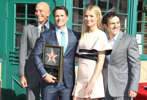 Tom Barrack, Rob Lowe, Gwyneth Paltrow y Fred Savage en Los Ángeles, en 2015