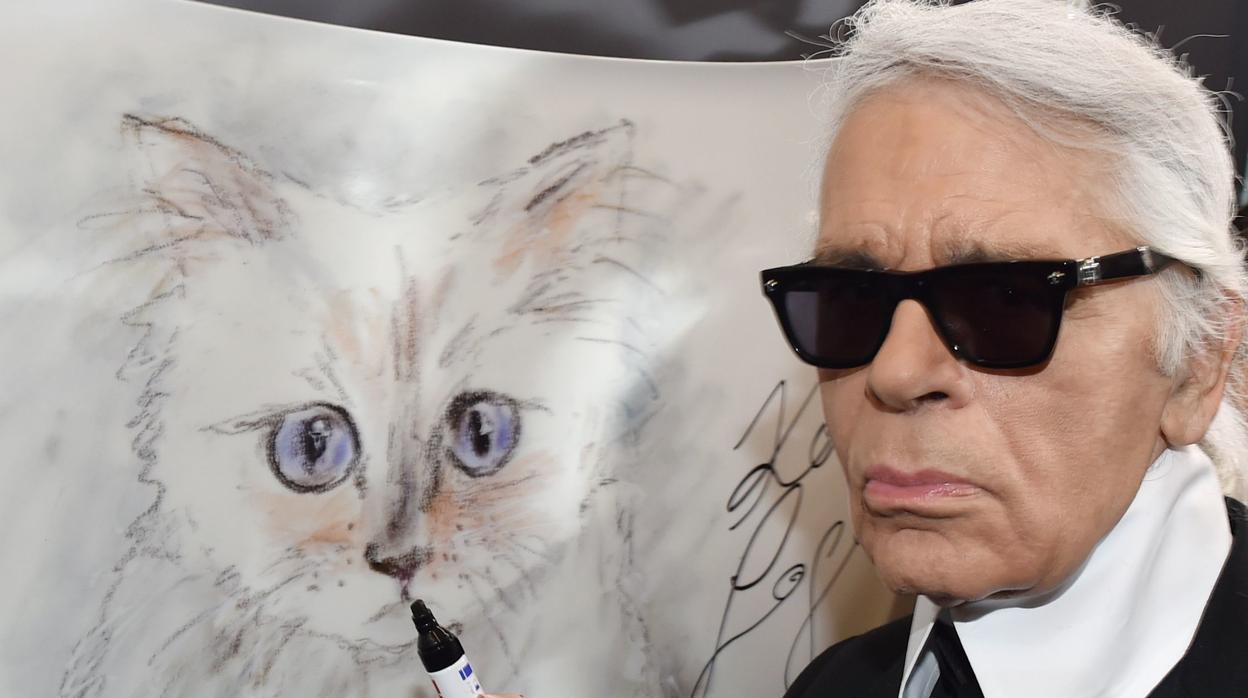 La gata de Karl Lagerfeld, Choupette, lanza una colección en su honor