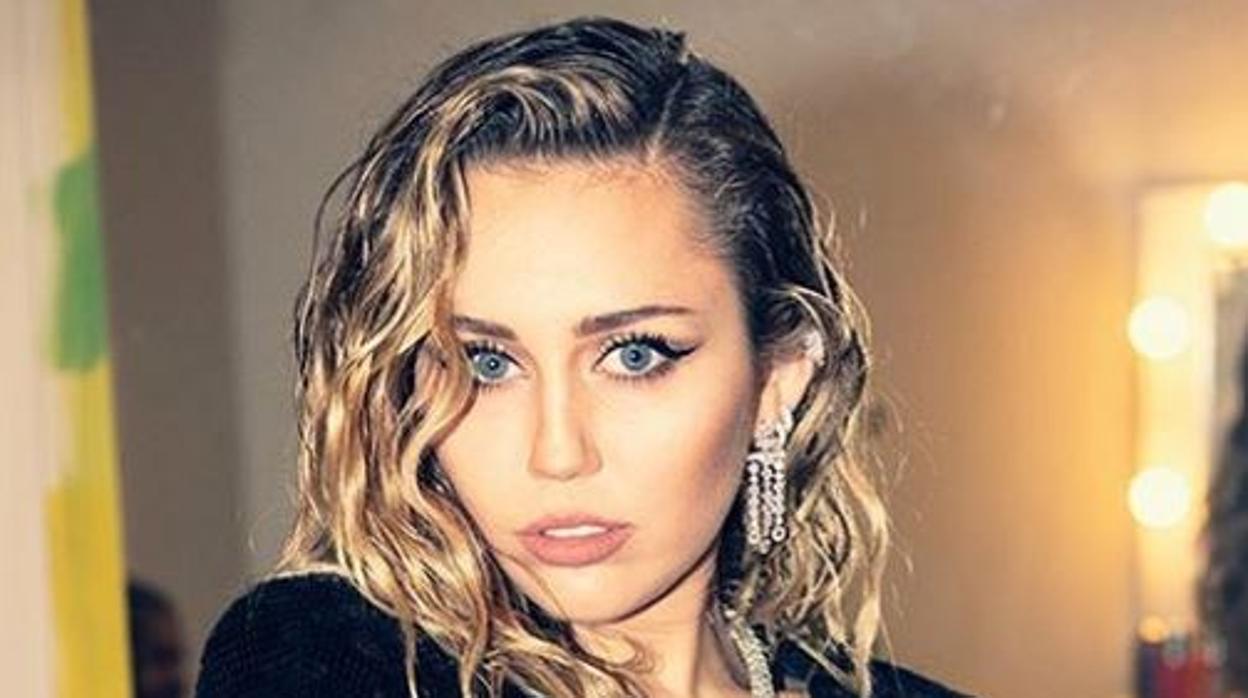 Miley Cyrus da la bienvenida a la primavera con un desnudo integral