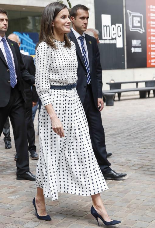 Impecable en Córdoba con un vestido de Massimo Dutti