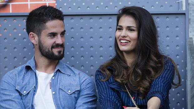 Isco Alarcón y Sara Sálamo anuncian el sexo de su bebé con una divertida foto