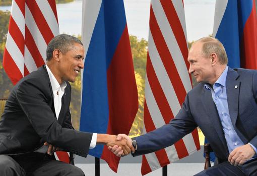 El expresidente de EE.UU. Barack Obama y el presidente ruso Vladimir Putin durante un encuentro celebrado en el marco del G8, celebrado en Enniskellin (Irlanda) en 2013