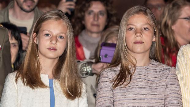 Los estilismos de Leonor y Sofía encandilan a la prensa internacional