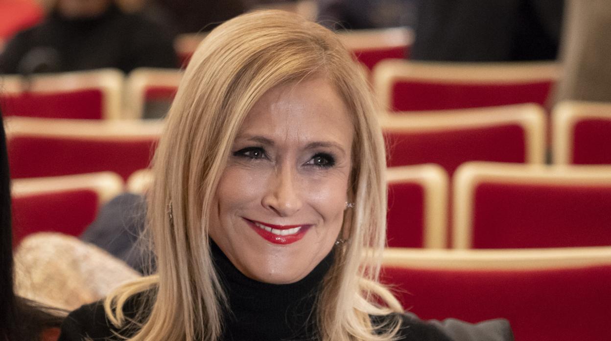 Así es la fotografía de Cristina Cifuentes con un animal exótico