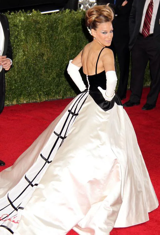 En la fiesta de 2014, la protagonista de «Sexo en Nueva York», Sarah Jessica Parker, eligió un vestido del desaparecido Oscar de la Renta