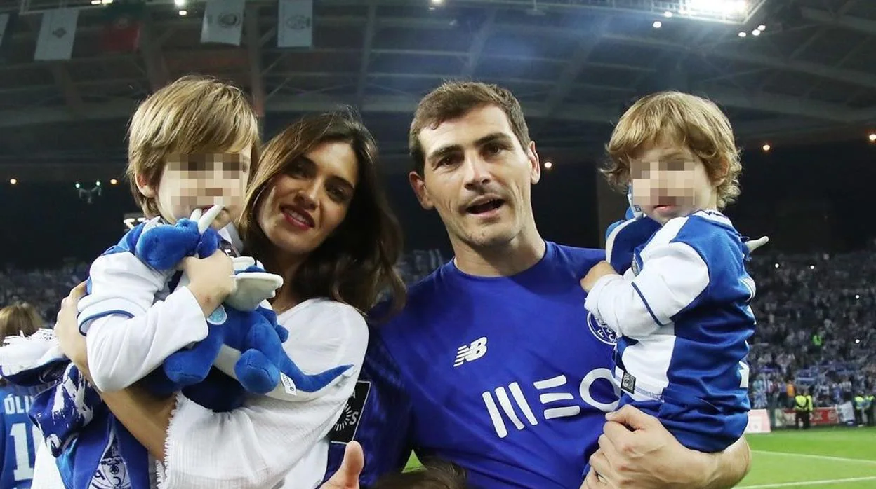 Sara Carbonero e Iker Casillas junto a sus hijos, Martín y Lucas